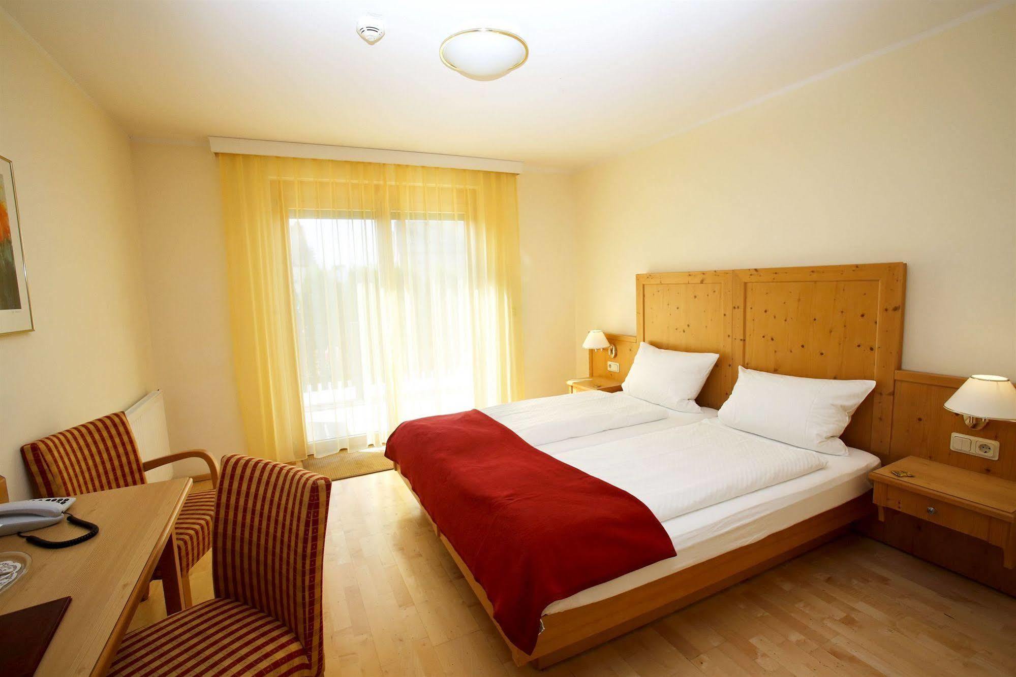 Airport-Hotel Fortuna Лаутценхаузен Екстер'єр фото